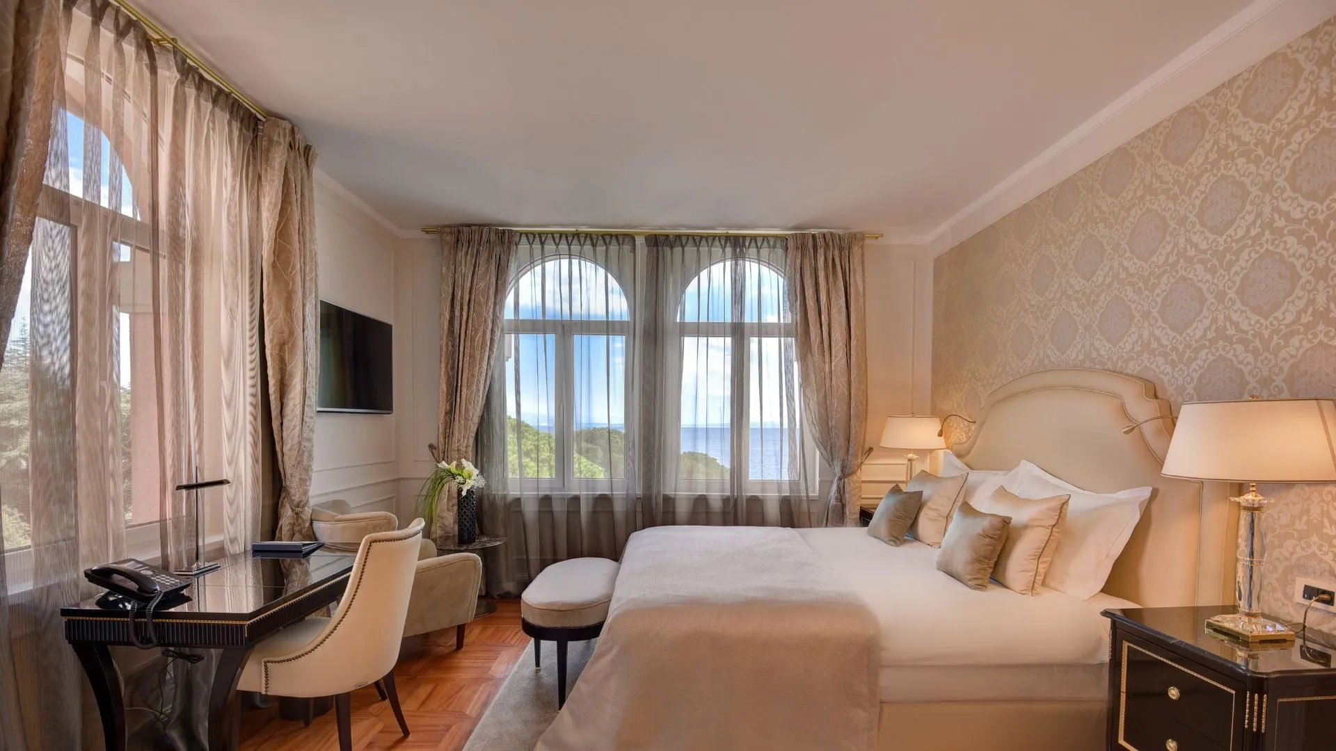 deluxe-double-room-historical-villa-sea-view.jpg