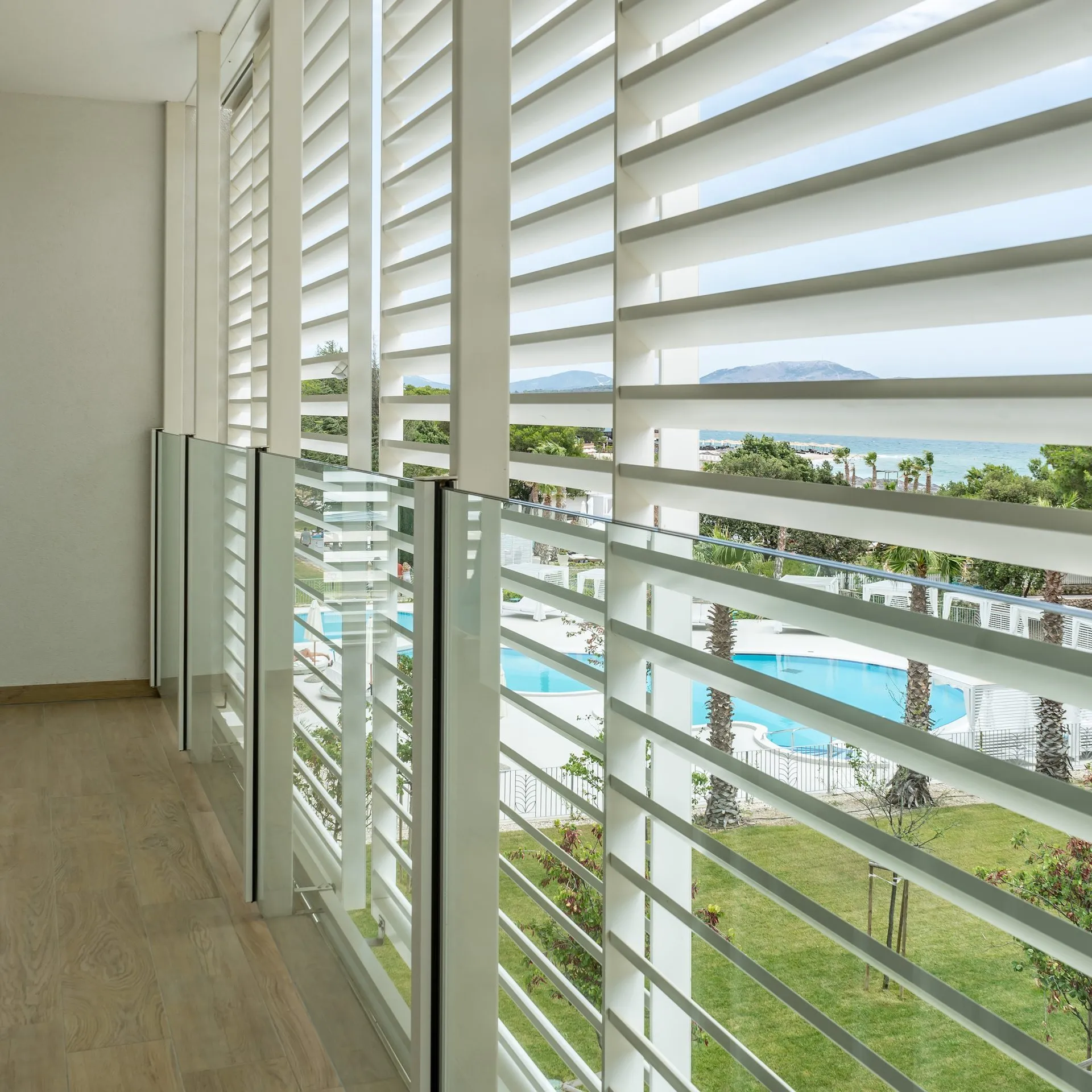 superior-suite-45m²-sea-view-balconies-8-2017-scaled.jpg