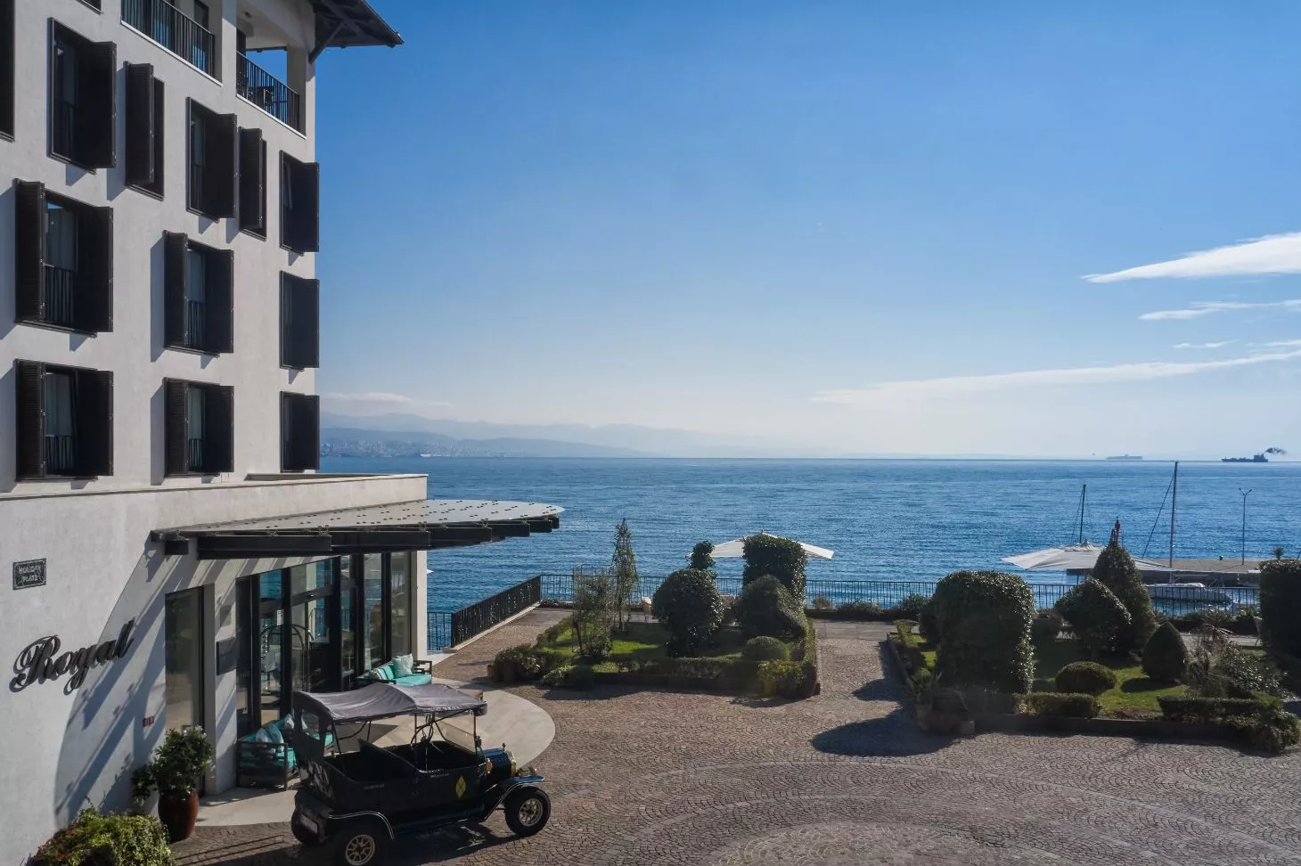 Hotel Royal in Opatija with panoramic Adriatic Sea views, elegant gardens and a prime waterfront location on the Opatija Riviera.